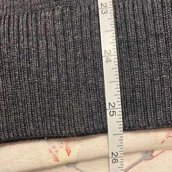 Versatile and classy BR Italian Merino v neck sweater vest - Picture 4 of 4